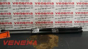 Gebruikte Gasdemperset Achterklep Mercedes ML II (164/4JG) 3.0 ML-280 CDI 4-Matic V6 24V Prijs € 35,00 Margeregeling aangeboden door Venema Autoparts