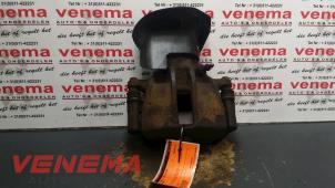 Begagnade Främre bromsok, vänster Volkswagen Golf III Cabrio (1E) 1.8,Avantgarde Pris € 19,99 Marginaltabell erbjuds av Venema Autoparts