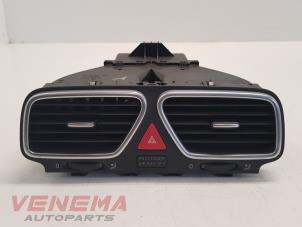 Gebruikte Luchtrooster Dashboard Volkswagen Eos (1F7/F8) 2.0 TDI DPF Prijs € 24,99 Margeregeling aangeboden door Venema Autoparts