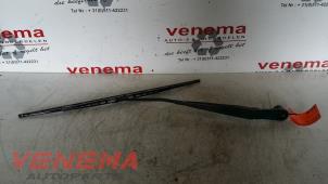 Gebruikte Ruitenwisserarm voor Jeep Patriot (MK74) 2.4 16V 4x4 Eco + Prijs € 25,00 Margeregeling aangeboden door Venema Autoparts