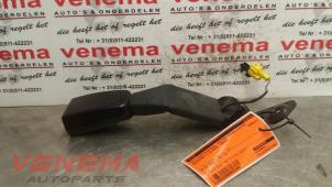 Gebruikte Veiligheidsgordel Insteek midden-achter Mercedes C Estate (S204) 2.2 C-200 CDI 16V . Prijs € 14,99 Margeregeling aangeboden door Venema Autoparts