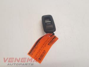 Gebruikte Schakelaar Elektrisch Raam Ford Fiesta 6 (JA8) 1.0 EcoBoost 12V 125 Prijs € 9,99 Margeregeling aangeboden door Venema Autoparts