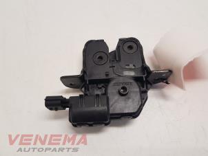 Begagnade Låsmekanism, baklucka Renault Captur (2R) 0.9 Energy TCE 12V Pris € 9,99 Marginaltabell erbjuds av Venema Autoparts