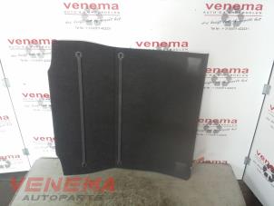 Używane Plyta podlogowa bagaznika BMW 1 serie (E81) 118i 16V Cena € 34,00 Procedura marży oferowane przez Venema Autoparts