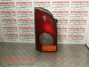 Begagnade Baklykta, vänster Hyundai H-100 2.5 Diesel Pris € 14,95 Marginaltabell erbjuds av Venema Autoparts
