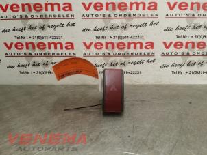 Gebruikte Paniekverlichtings Schakelaar Opel Tigra Twin Top 1.4 16V Prijs € 7,50 Margeregeling aangeboden door Venema Autoparts