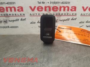 Begagnade Brytare, eldrivna fönster Volkswagen Polo V (6R) 1.2 12V BlueMotion Technology Pris € 9,99 Marginaltabell erbjuds av Venema Autoparts