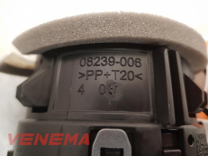 Luftmunstycke, instrumentbräda från en Renault Clio IV (5R) 0.9 Energy TCE 90 12V 2018