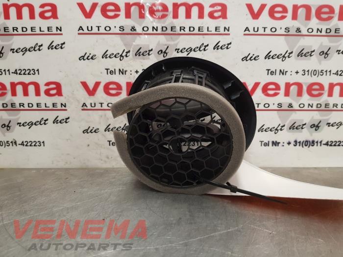 Luftmunstycke, instrumentbräda från en Renault Clio IV (5R) 0.9 Energy TCE 90 12V 2018