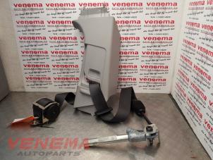 Gebruikte Veiligheidsgordel rechts-voor Opel Corsa D 1.2 16V Prijs € 29,99 Margeregeling aangeboden door Venema Autoparts