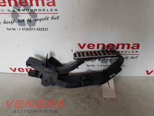 Gebruikte Gaspedaal Mercedes E (VF211) 2.2 E-220 CDI 16V Prijs € 44,99 Margeregeling aangeboden door Venema Autoparts