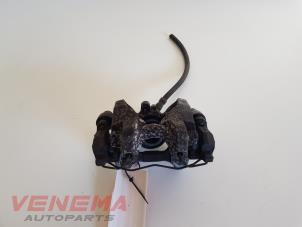 Gebruikte Remklauw (Tang) links-achter Mercedes C Estate (S204) 2.2 C-200 CDI 16V BlueEFFICIENCY Prijs € 9,99 Margeregeling aangeboden door Venema Autoparts