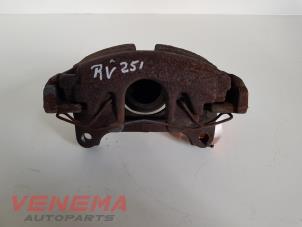 Używane Zacisk hamulcowy prawy przód Volkswagen Passat Variant (365) 2.0 TDI 16V 170 Cena € 9,99 Procedura marży oferowane przez Venema Autoparts