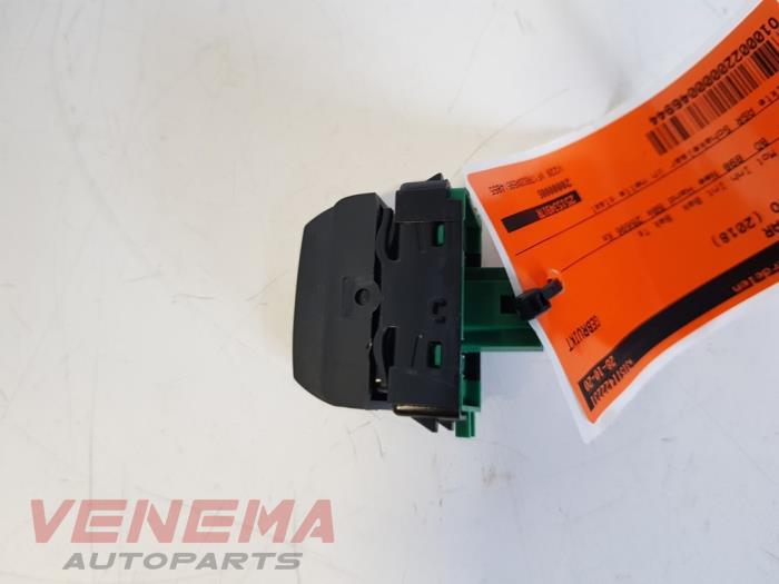 ASR-brytare från en Renault Clio IV Estate/Grandtour (7R) 0.9 Energy TCE 90 12V 2018