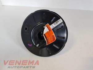 Begagnade Bromsservo Renault Clio IV Estate/Grandtour (7R) 0.9 Energy TCE 90 12V Pris € 39,99 Marginaltabell erbjuds av Venema Autoparts