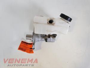 Begagnade Huvudcylinder Renault Clio IV Estate/Grandtour (7R) 0.9 Energy TCE 90 12V Pris € 14,99 Marginaltabell erbjuds av Venema Autoparts