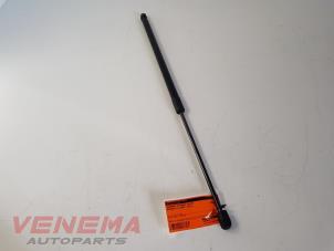 Gebruikte Gasdemper Motorkap rechts Mercedes E (W212) E-200 CDI 16V BlueEfficiency,BlueTEC Prijs € 14,99 Margeregeling aangeboden door Venema Autoparts