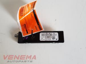 Gebruikte Antenne Versterker Mercedes E (W212) E-200 CDI 16V BlueEfficiency,BlueTEC Prijs € 29,99 Margeregeling aangeboden door Venema Autoparts