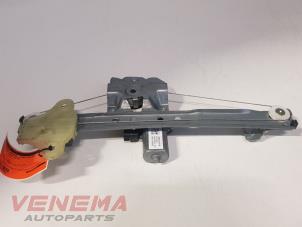 Begagnade Fönstermekanism för bakre dörr, 4-dörrars, vänster Renault Clio IV (5R) 0.9 Energy TCE 90 12V Pris € 49,99 Marginaltabell erbjuds av Venema Autoparts