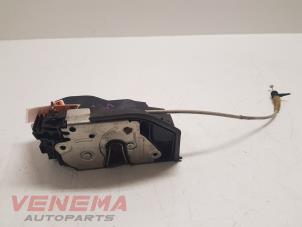 Begagnade Dörrlåsmekanism, 4-dörrars, vänster fram BMW 1 serie (E87/87N) 118d 16V Pris € 19,99 Marginaltabell erbjuds av Venema Autoparts