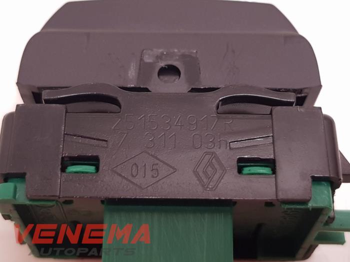 ASR-brytare från en Renault Clio IV (5R) 0.9 Energy TCE 90 12V 2018