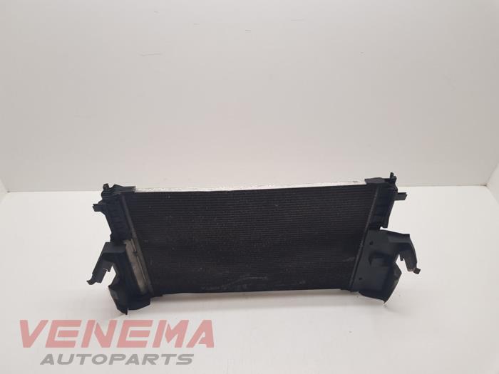 Kylare från en Mercedes-Benz A (W176) 1.5 A-180 CDI, A-180d 16V 2014