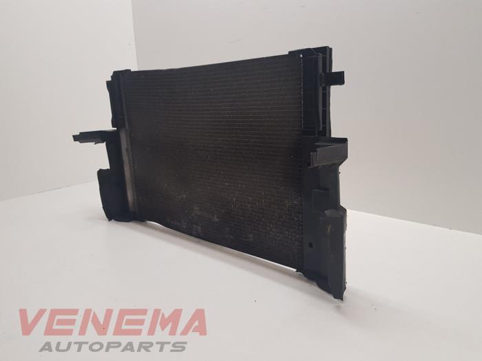 Kylare från en Mercedes-Benz A (W176) 1.5 A-180 CDI, A-180d 16V 2014