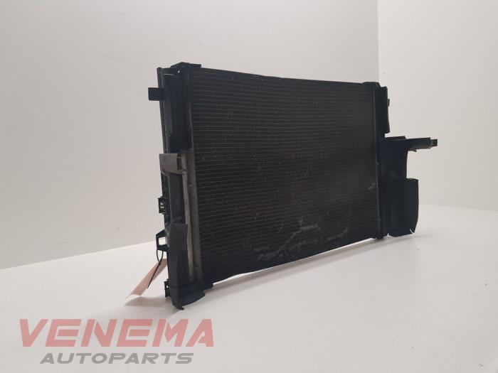 Kylare från en Mercedes-Benz A (W176) 1.5 A-180 CDI, A-180d 16V 2014