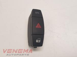 Begagnade Nödbelysningsbrytare BMW 1 serie (E81) 120i 16V Pris € 9,99 Marginaltabell erbjuds av Venema Autoparts