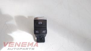 Gebruikte Handrem schakelaar Renault Megane IV (RFBB) 1.2 Energy TCE 130 Prijs € 34,99 Margeregeling aangeboden door Venema Autoparts