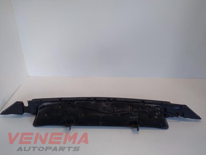 Paravent van een Peugeot 3008 II (M4/MC/MJ/MR) 1.6 BlueHDi 120 2018