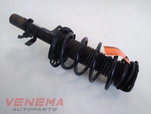 Begagnade Stötdämparstång, vänster fram Ford Focus 3 1.0 Ti-VCT EcoBoost 12V 125 Pris € 69,99 Marginaltabell erbjuds av Venema Autoparts