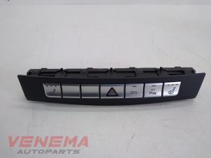 Gebruikte Gevarenlicht Schakelaar Mercedes E (W212) E-220 CDI 16V BlueEfficiency,BlueTEC Prijs € 89,99 Margeregeling aangeboden door Venema Autoparts