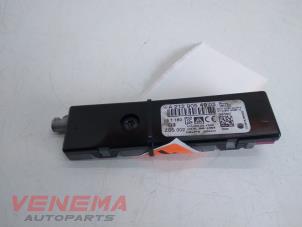 Gebruikte Antenne Versterker Mercedes E (W212) E-220 CDI 16V BlueEfficiency,BlueTEC Prijs € 29,99 Margeregeling aangeboden door Venema Autoparts