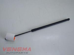 Gebruikte Gasdemper Motorkap rechts Mercedes E (W212) E-220 CDI 16V BlueEfficiency,BlueTEC Prijs € 14,99 Margeregeling aangeboden door Venema Autoparts