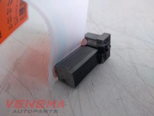 Gebruikte Remlicht Schakelaar Mercedes C Estate (S204) 2.2 C-220 CDI 16V Prijs € 9,99 Margeregeling aangeboden door Venema Autoparts