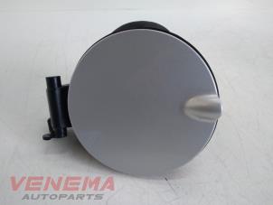 Używane Pokrywa wlewu paliwa Ford Focus 3 Wagon 1.0 Ti-VCT EcoBoost 12V 125 Cena € 29,99 Procedura marży oferowane przez Venema Autoparts