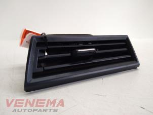 Gebruikte Luchtrooster Dashboard Seat Ibiza V (KJB) 1.0 12V Prijs € 19,99 Margeregeling aangeboden door Venema Autoparts