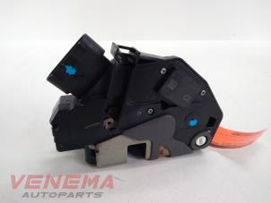 Begagnade Dörrmekanism, 4-dörrars, höger bak Ford Fiesta 6 (JA8) 1.0 EcoBoost 12V 100 Pris € 19,99 Marginaltabell erbjuds av Venema Autoparts