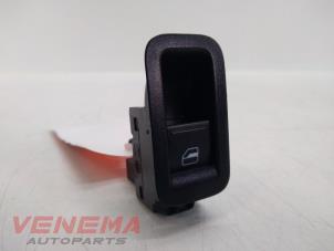 Begagnade Brytare, eldrivna fönster Volkswagen Polo V (6R) 1.2 12V BlueMotion Technology Pris € 9,99 Marginaltabell erbjuds av Venema Autoparts