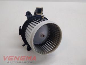 Gebruikte Kachel Ventilatiemotor Peugeot 5008 II (M4/MC/MJ/MR) 1.2 12V e-THP PureTech 130 Prijs € 89,99 Margeregeling aangeboden door Venema Autoparts