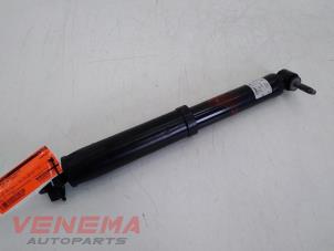 Gebruikte Schokbreker links-achter Renault Kadjar (RFEH) 1.3 TCE 140 FAP 16V Prijs € 34,99 Margeregeling aangeboden door Venema Autoparts