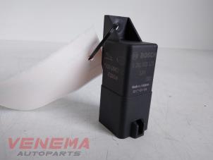 Begagnade Glödstiftsrelä Jaguar F-Pace 3.0 D 24V AWD Pris € 29,99 Marginaltabell erbjuds av Venema Autoparts