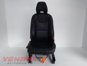 Gebruikte Stoel rechts Volvo V40 Cross Country (MZ) 2.0 D2 16V Prijs € 124,99 Margeregeling aangeboden door Venema Autoparts