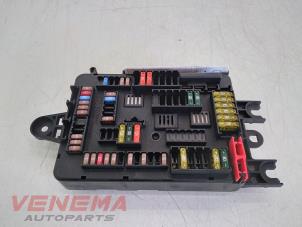Używane Skrzynka bezpieczników BMW 1 serie (F20) 116i 1.6 16V Cena € 19,99 Procedura marży oferowane przez Venema Autoparts