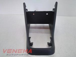 Gebruikte Middenconsoles Volkswagen Polo V (6R) 1.2 12V BlueMotion Technology Prijs € 14,99 Margeregeling aangeboden door Venema Autoparts