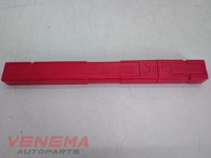 Gebruikte Gevarendriehoek BMW 1 serie (F20) 120d TwinPower Turbo 2.0 16V Prijs € 9,99 Margeregeling aangeboden door Venema Autoparts