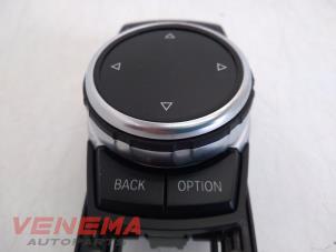 Gebruikte I-Drive knop BMW 4 serie (F32) 435i xDrive 3.0 24V Prijs € 124,99 Margeregeling aangeboden door Venema Autoparts