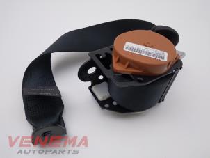 Begagnade Bakre säkerhetsbälte, vänster Opel Agila Mk.II (B) 1.0 12V Twinport Pris € 29,99 Marginaltabell erbjuds av Venema Autoparts