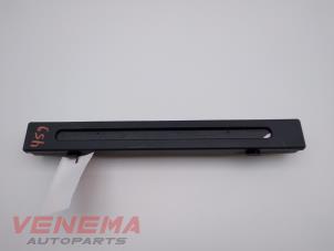 Gebruikte Gevarendriehoek Mercedes C (W205) C-200 2.0 CGI 16V Prijs € 9,99 Margeregeling aangeboden door Venema Autoparts